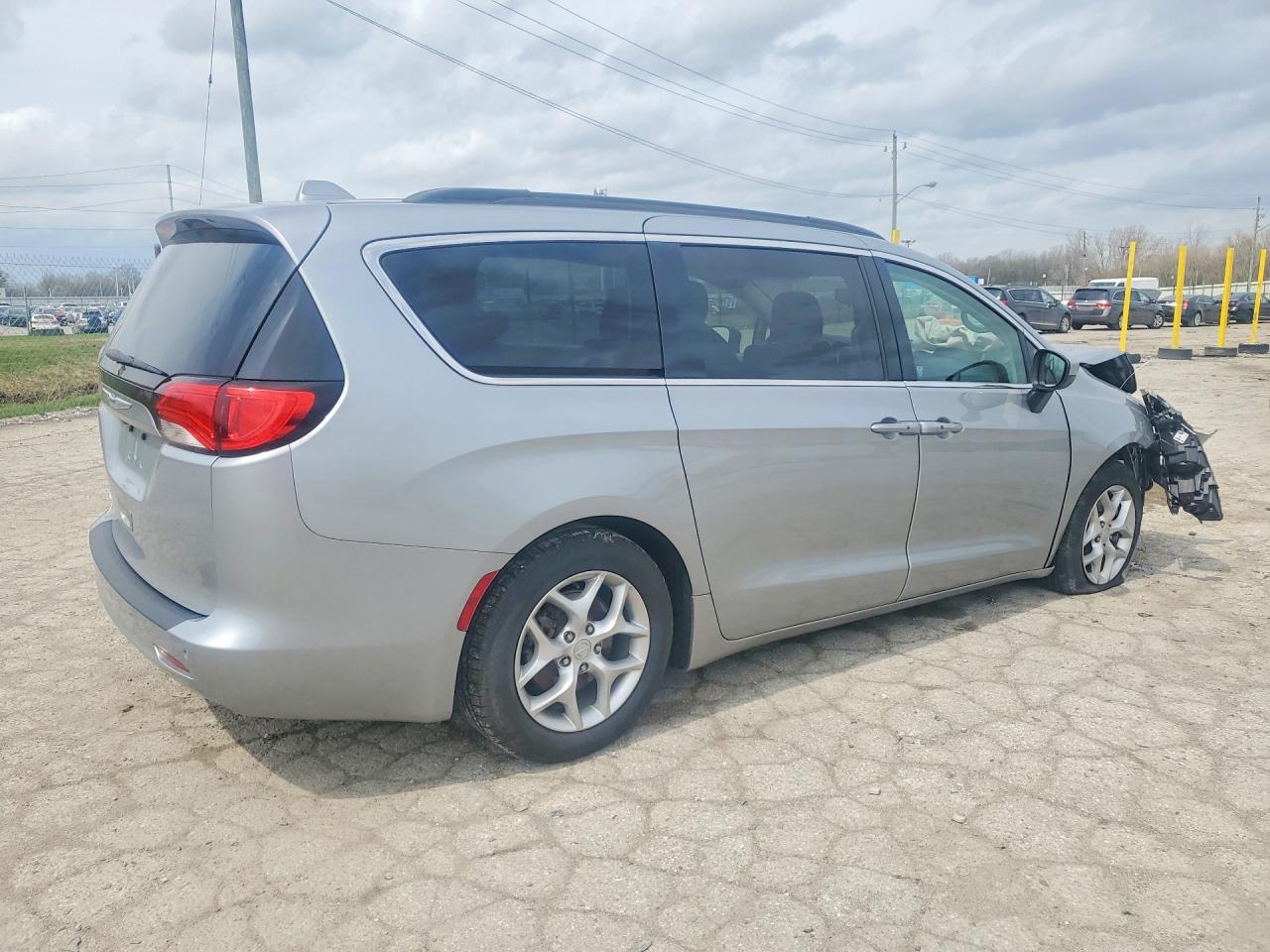 2C4RC1DG9JR309470 · 2018 CHRYSLER PACIFICA · 3/13