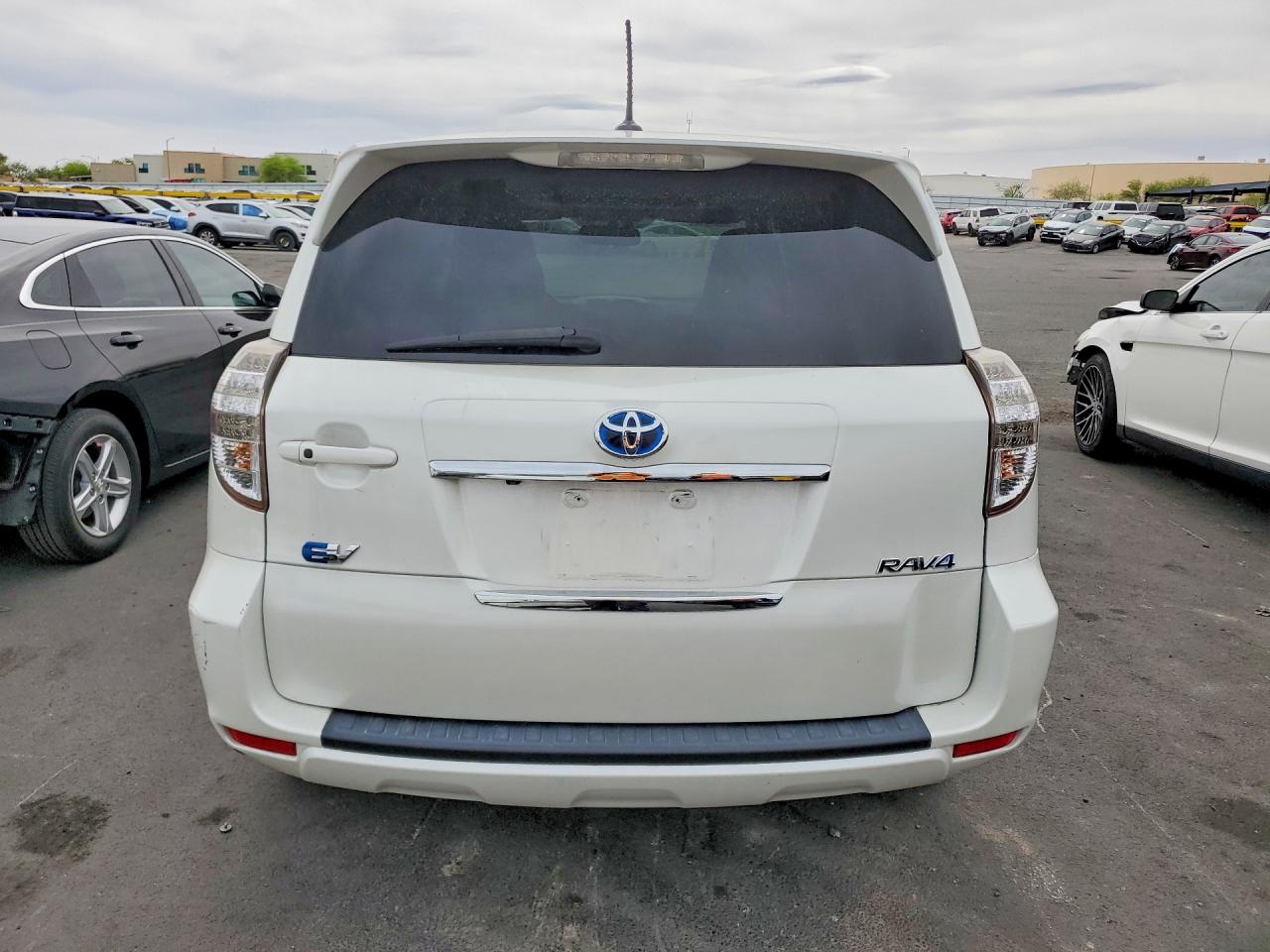 2T3YL4DV6EW002474 · 2014 TOYOTA RAV4 EV · 6/12