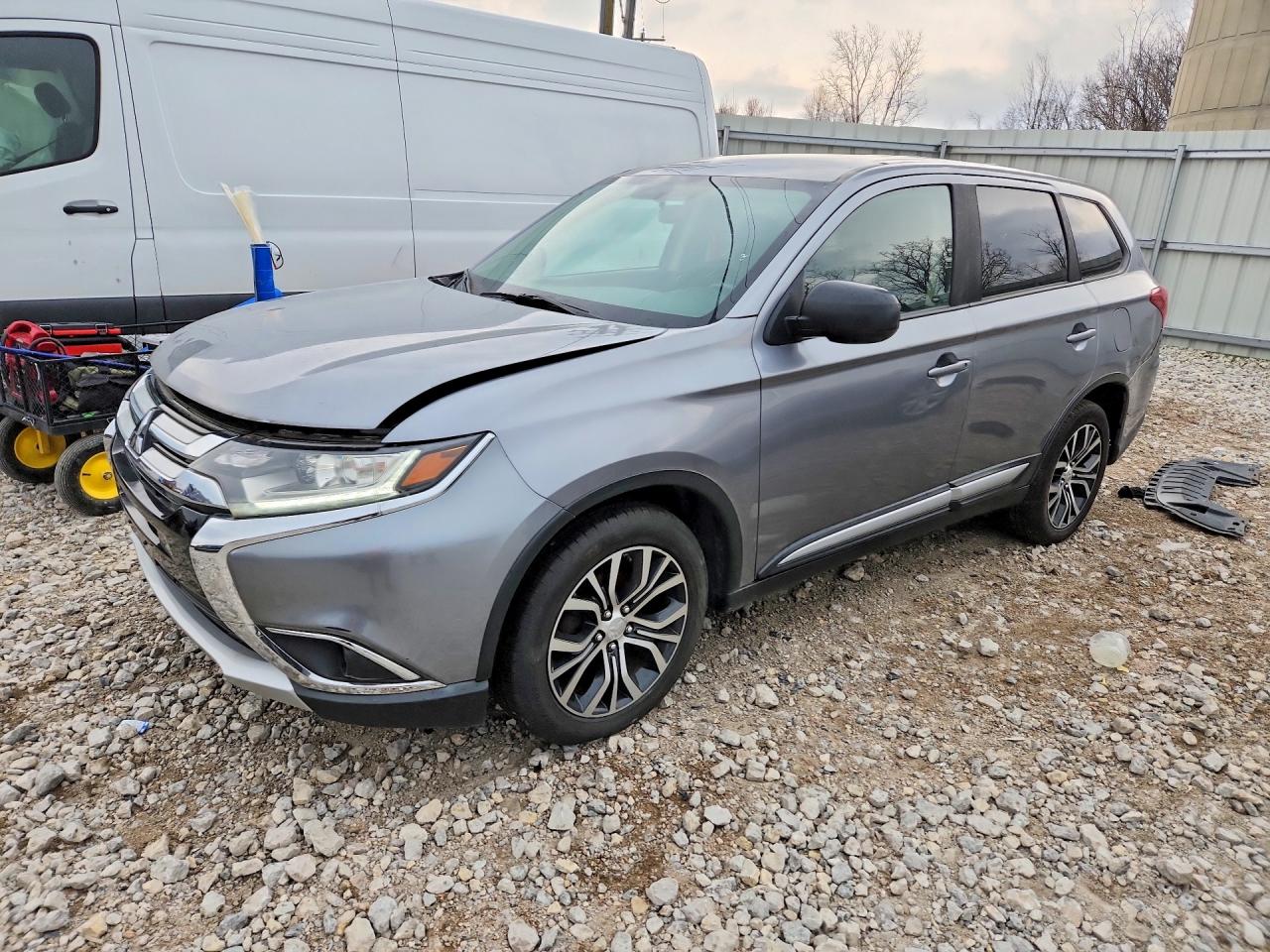 JA4AD2A36HZ015424 · 2017 MITSUBISHI OUTLANDER