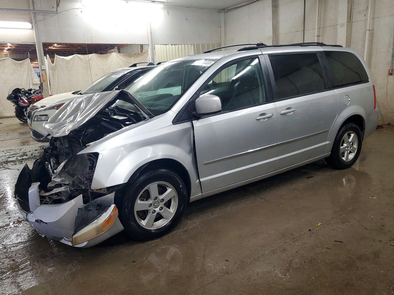 2D4RN5D11AR475689 · 2010 DODGE GRAND CARAVAN