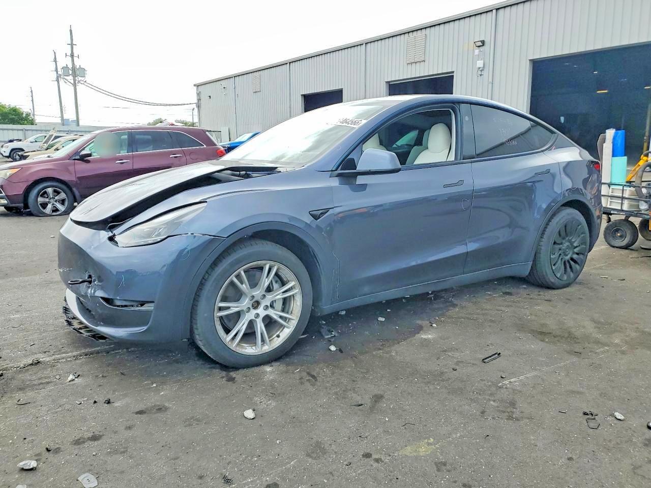 7SAYGAEE0PF956960 · 2023 TESLA MODEL Y