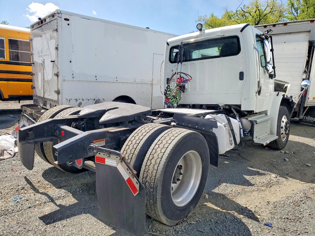 3AKBCXD27KDKY4377 · 2019 FREIGHTLINER M2 · 4/10