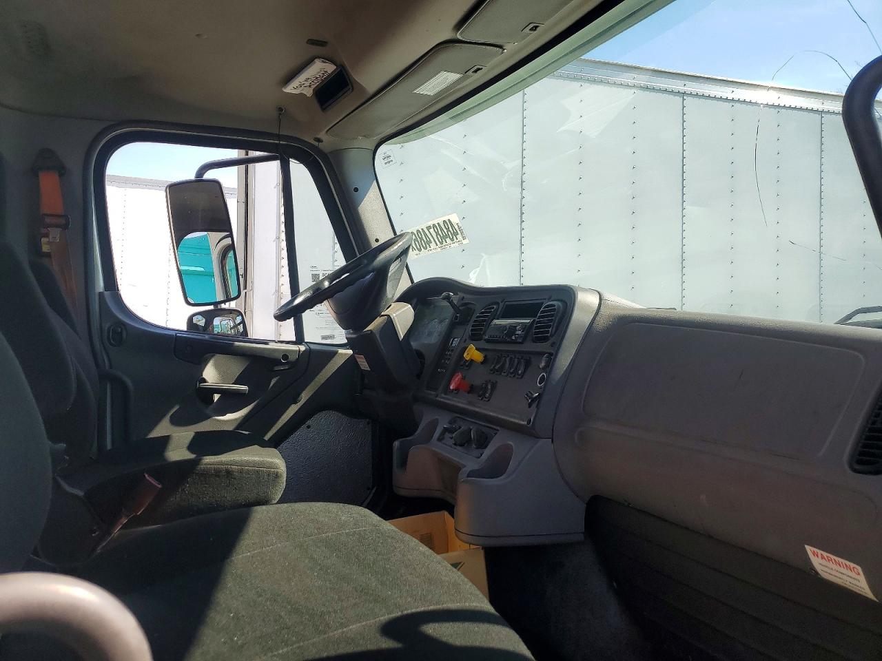 3AKBCXD27KDKY4377 · 2019 FREIGHTLINER M2 · 5/10