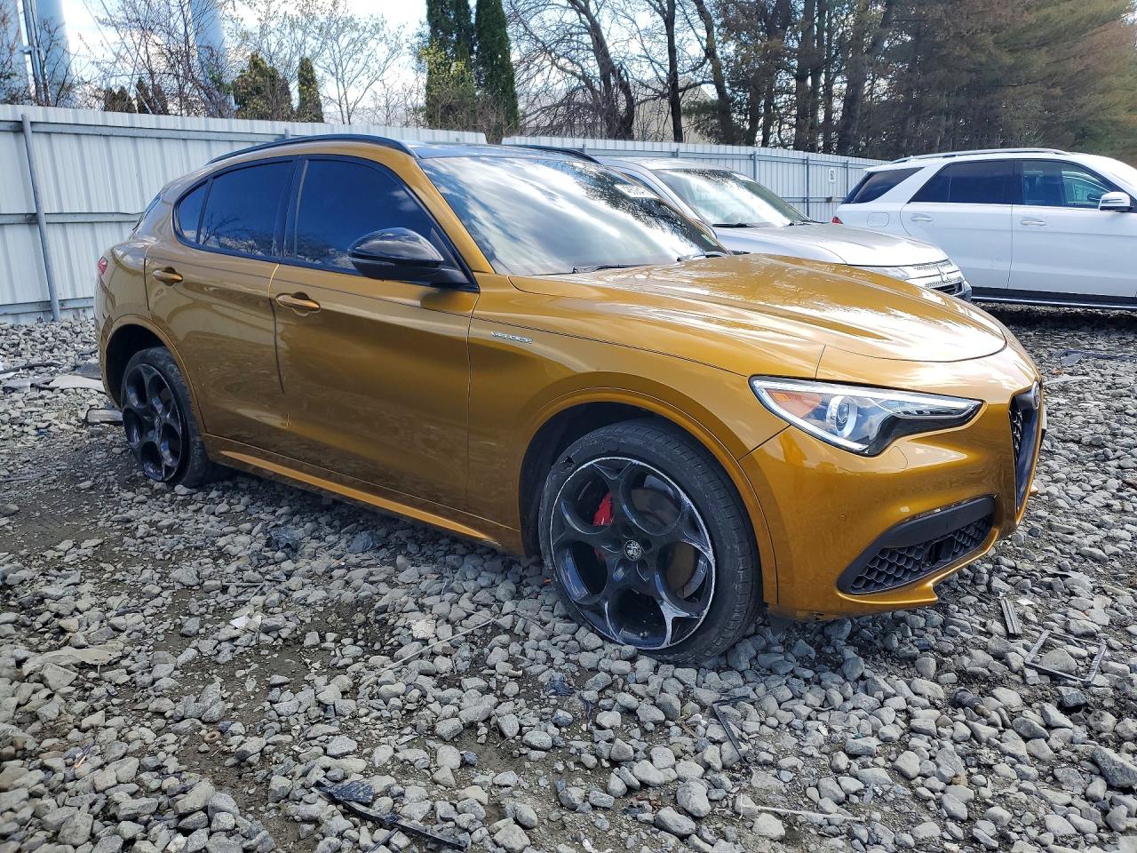 ZASPAKBN8N7D31611 · 2022 ALFA ROMEO STELVIO · 4/13