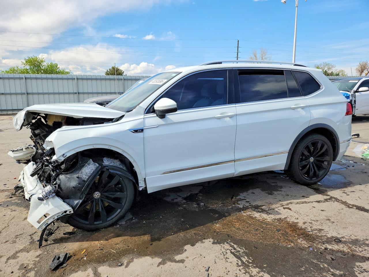 3VV4B7AX0LM034393 · 2020 VOLKSWAGEN TIGUAN