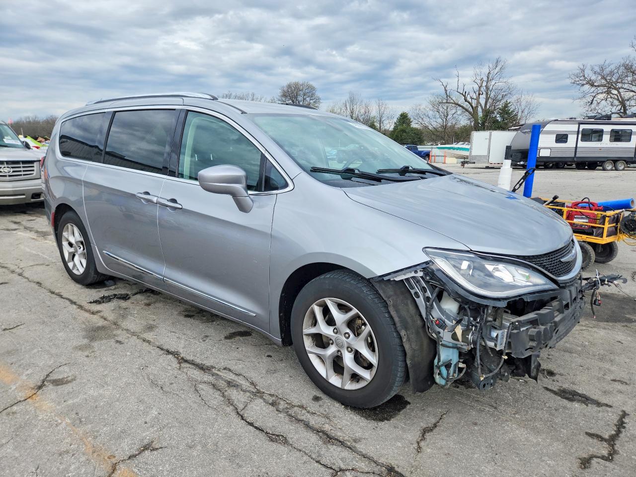 2C4RC1EG0JR330299 · 2018 CHRYSLER PACIFICA · 4/14