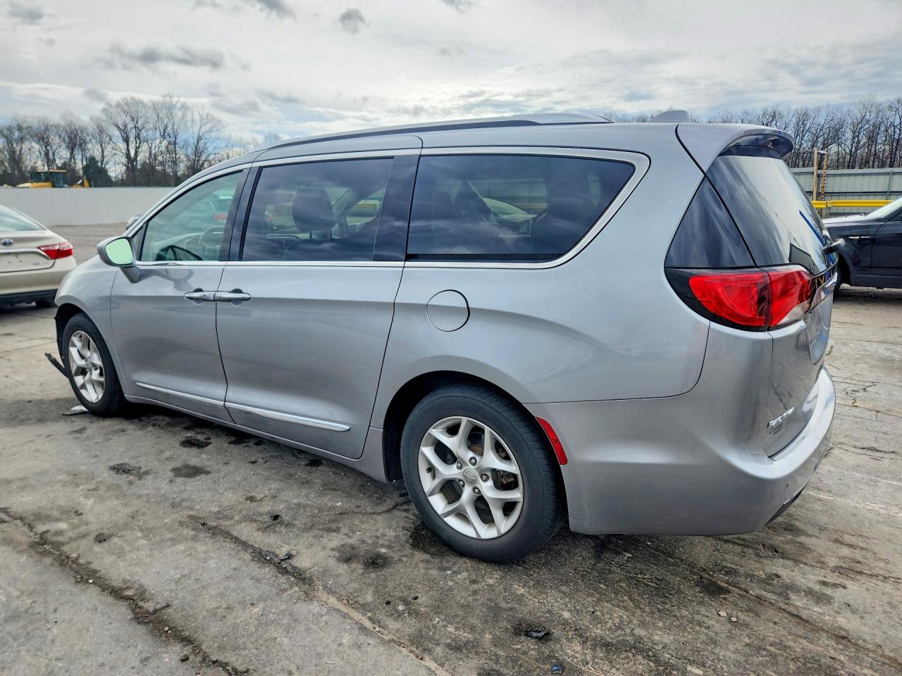 2C4RC1EG0JR330299 · 2018 CHRYSLER PACIFICA · 2/14