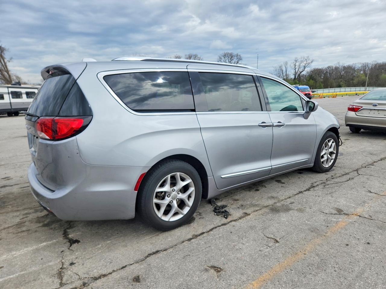 2C4RC1EG0JR330299 · 2018 CHRYSLER PACIFICA · 3/14