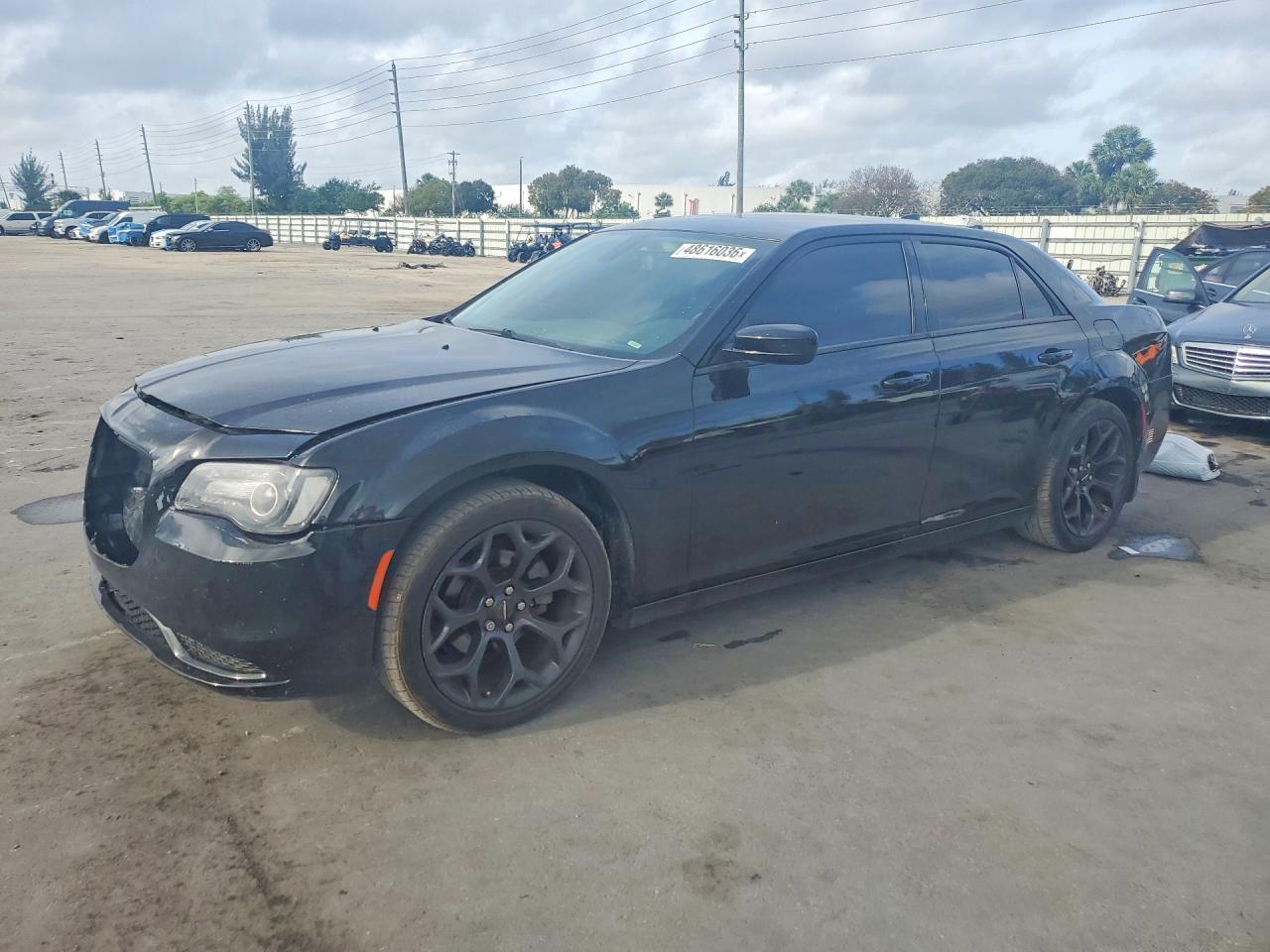2C3CCAAGXKH582441 · 2019 CHRYSLER 300