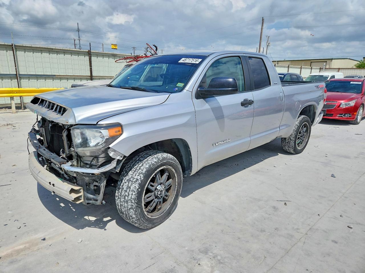 5TFUM5F18JX075301 · 2018 TOYOTA TUNDRA