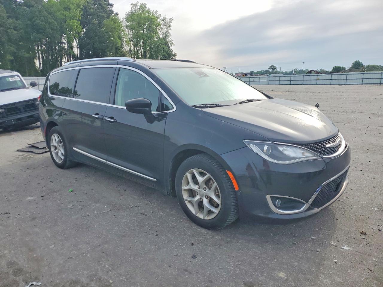 2C4RC1EG5HR507701 · 2017 CHRYSLER PACIFICA · 4/13