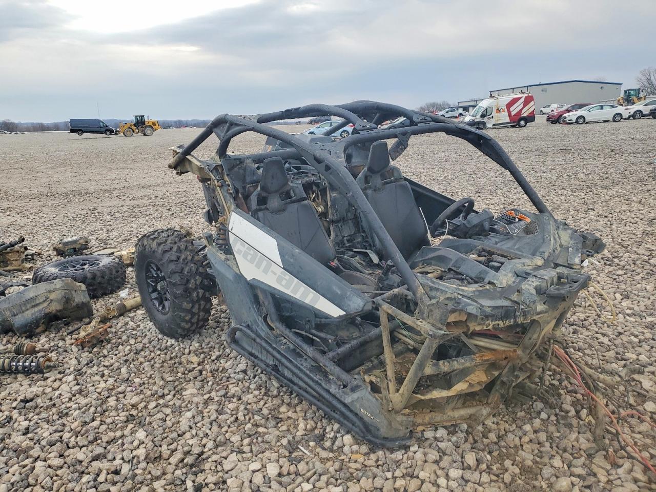 3JBVGAY41KK002434 · 2019 CAN-AM MAVERICK X3