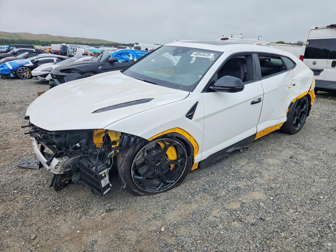 ZPBUC3ZL4RLA35636 · 2024 LAMBORGHINI URUS