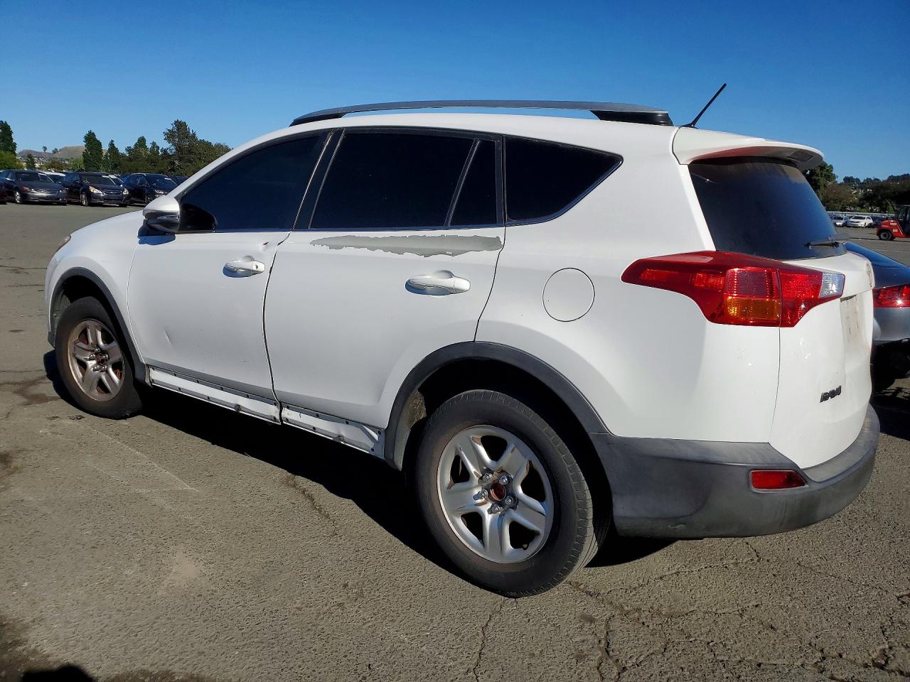 2T3WFREV3FW171623 · 2015 TOYOTA RAV4 · 2/13