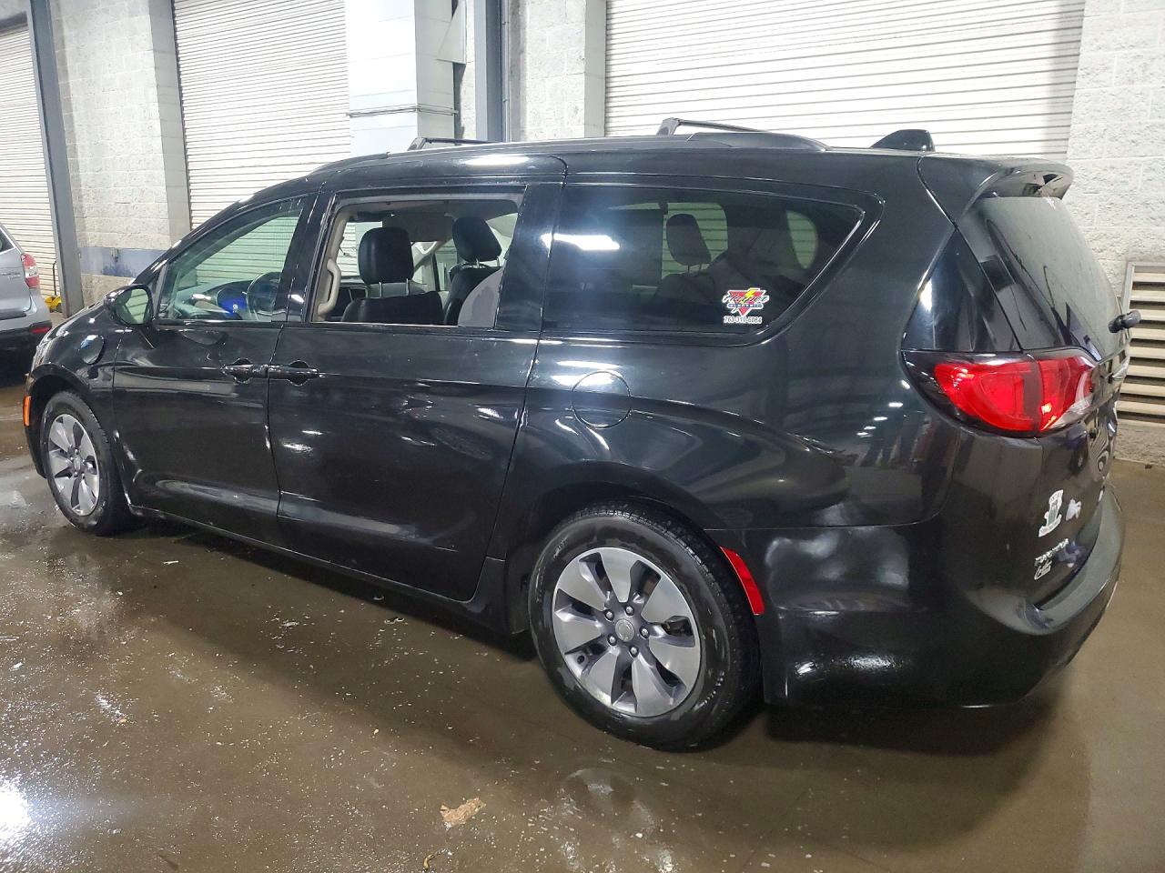 2C4RC1L70JR340625 · 2018 CHRYSLER PACIFICA · 2/14