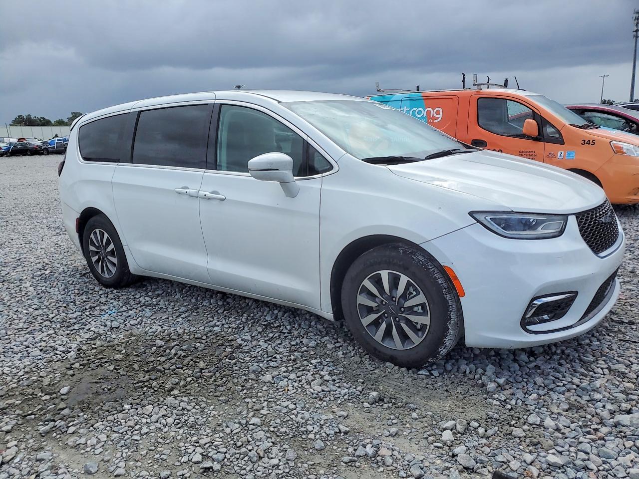 2C4RC1L70NR207322 · 2022 CHRYSLER PACIFICA · 4/13