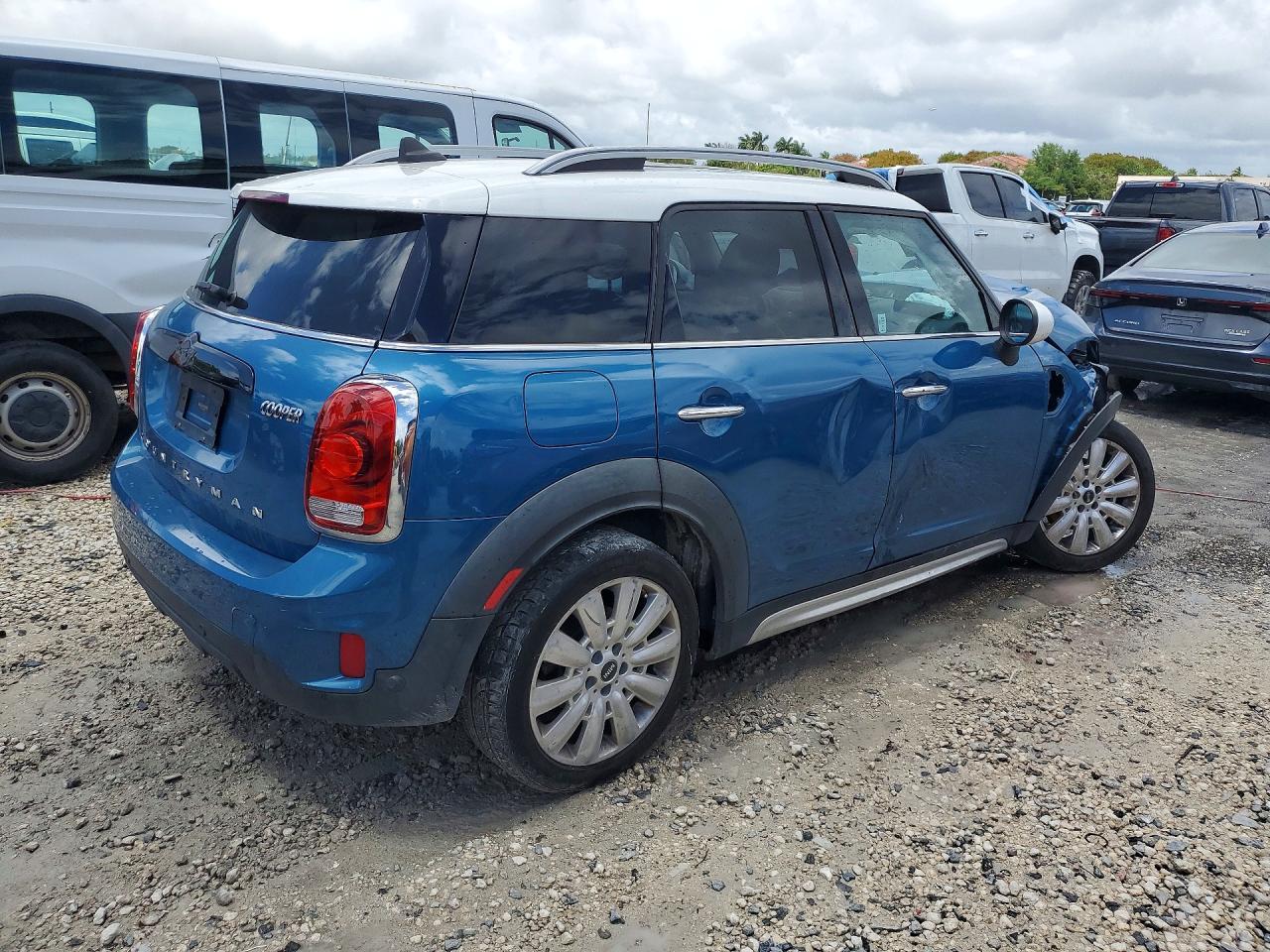 WMZYS7C37H3B62555 · 2017 MINI COOPER · 3/12