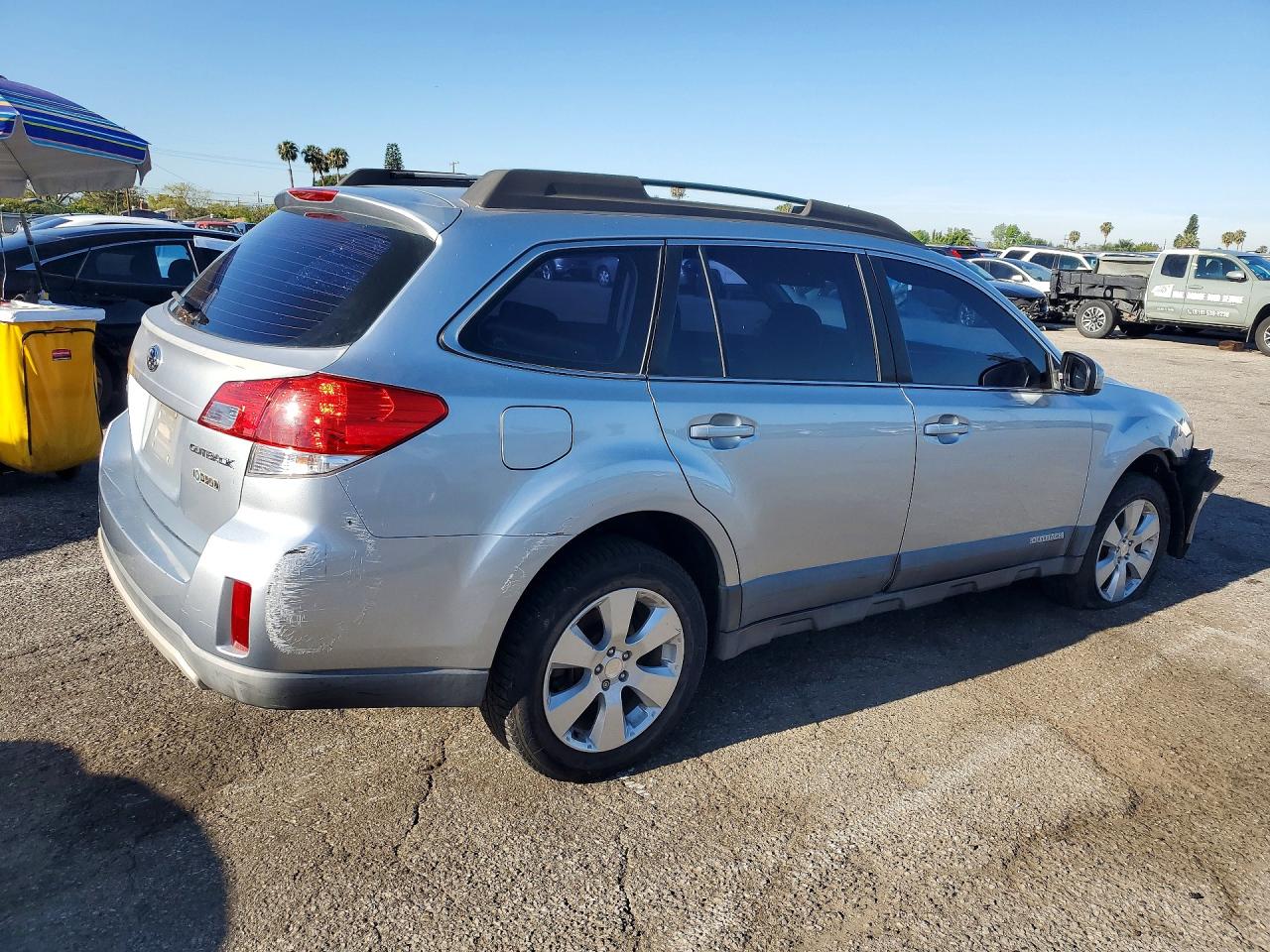 4S4BRCAC2C3274002 · 2012 SUBARU OUTBACK · 3/13