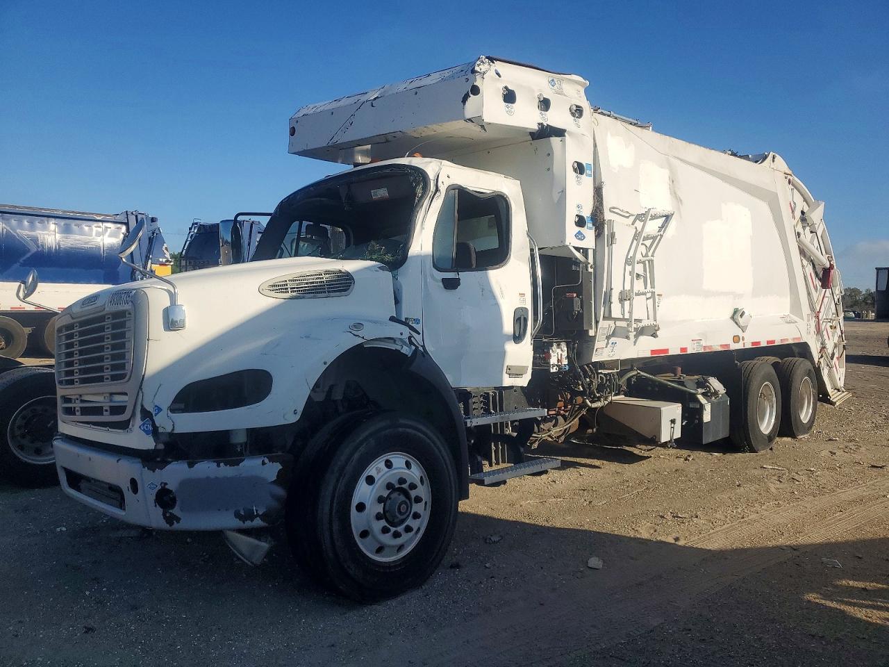 1FVHC5FT7LHKT7068 · 2020 FREIGHTLINER M2 · 2/10