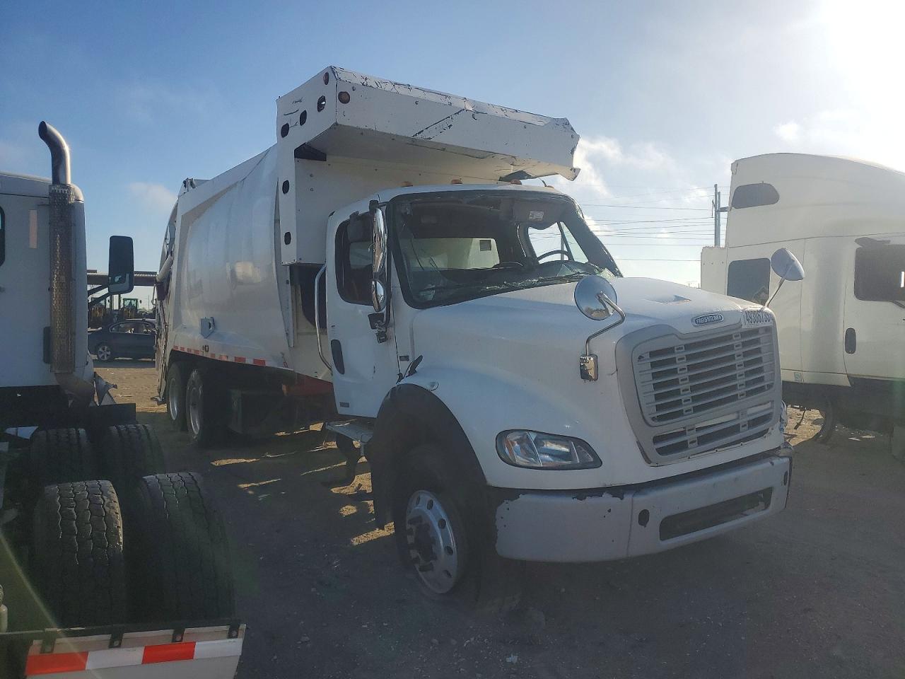 1FVHC5FT7LHKT7068 · 2020 FREIGHTLINER M2