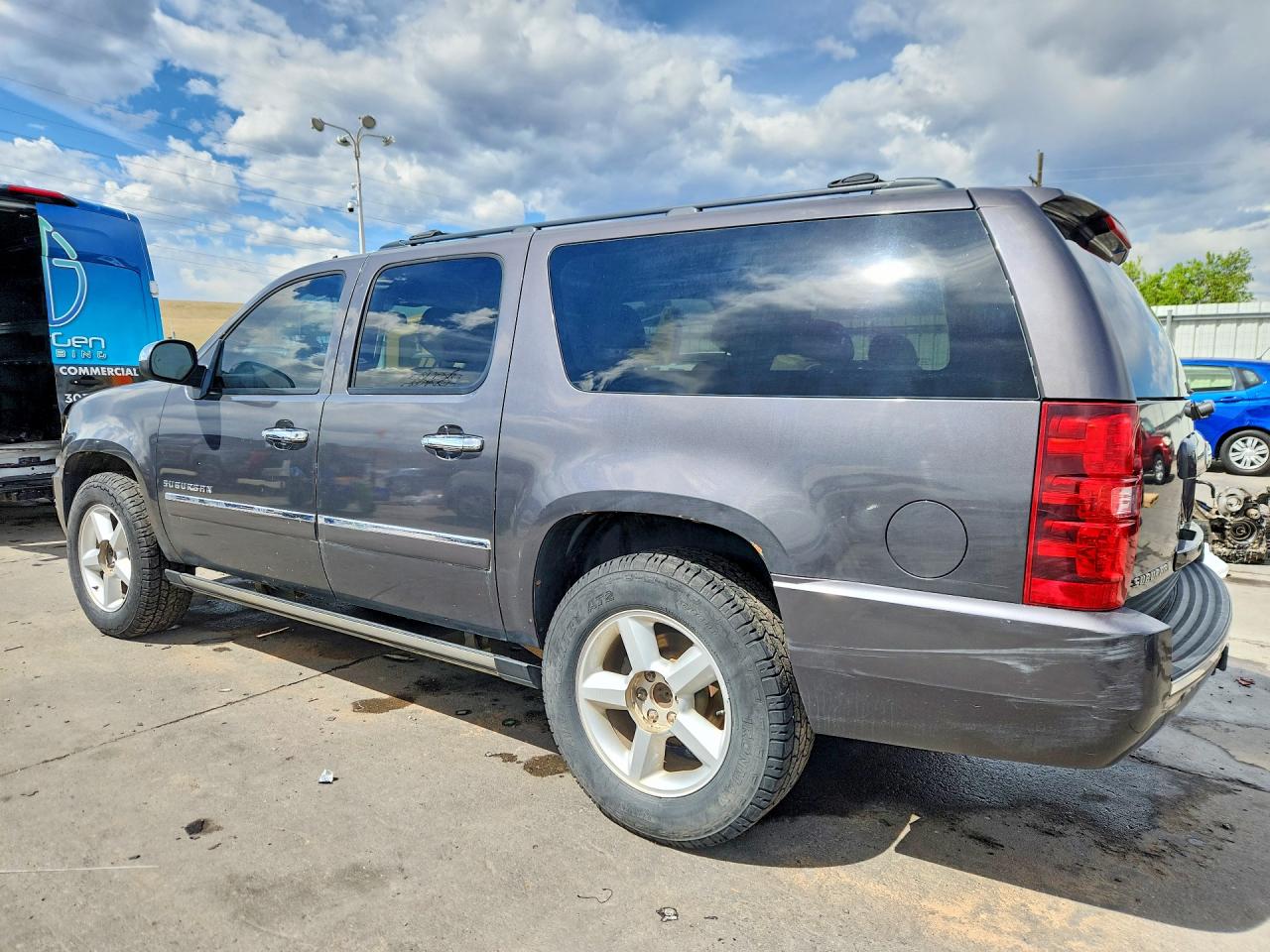 1GNUKKE39AR147237 · 2010 CHEVROLET SUBURBAN · 2/13