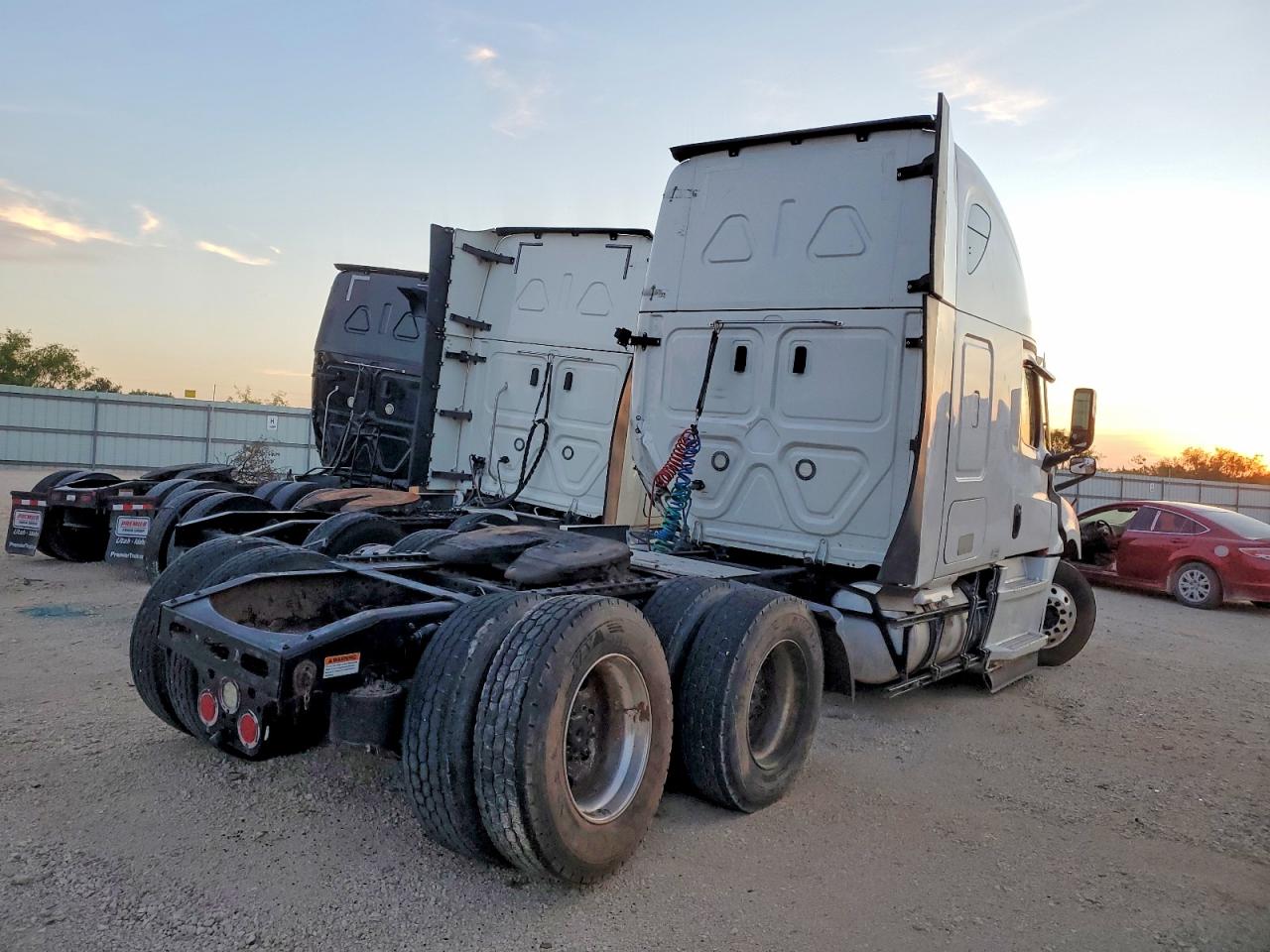 3AKJHHDR3MSMT4404 · 2021 FREIGHTLINER CASCADIA 126 · 4/10
