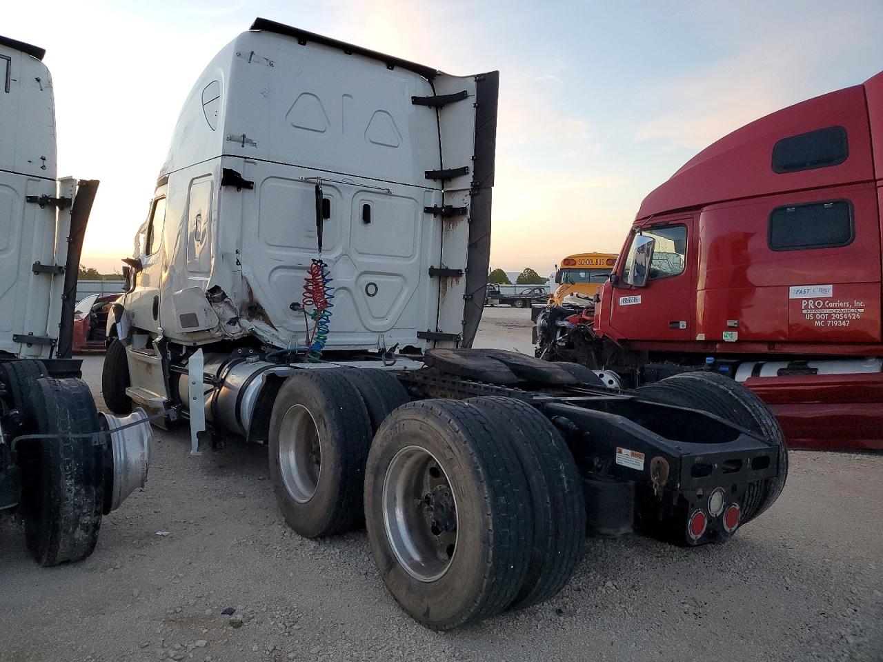 3AKJHHDR3MSMT4404 · 2021 FREIGHTLINER CASCADIA 126 · 3/10