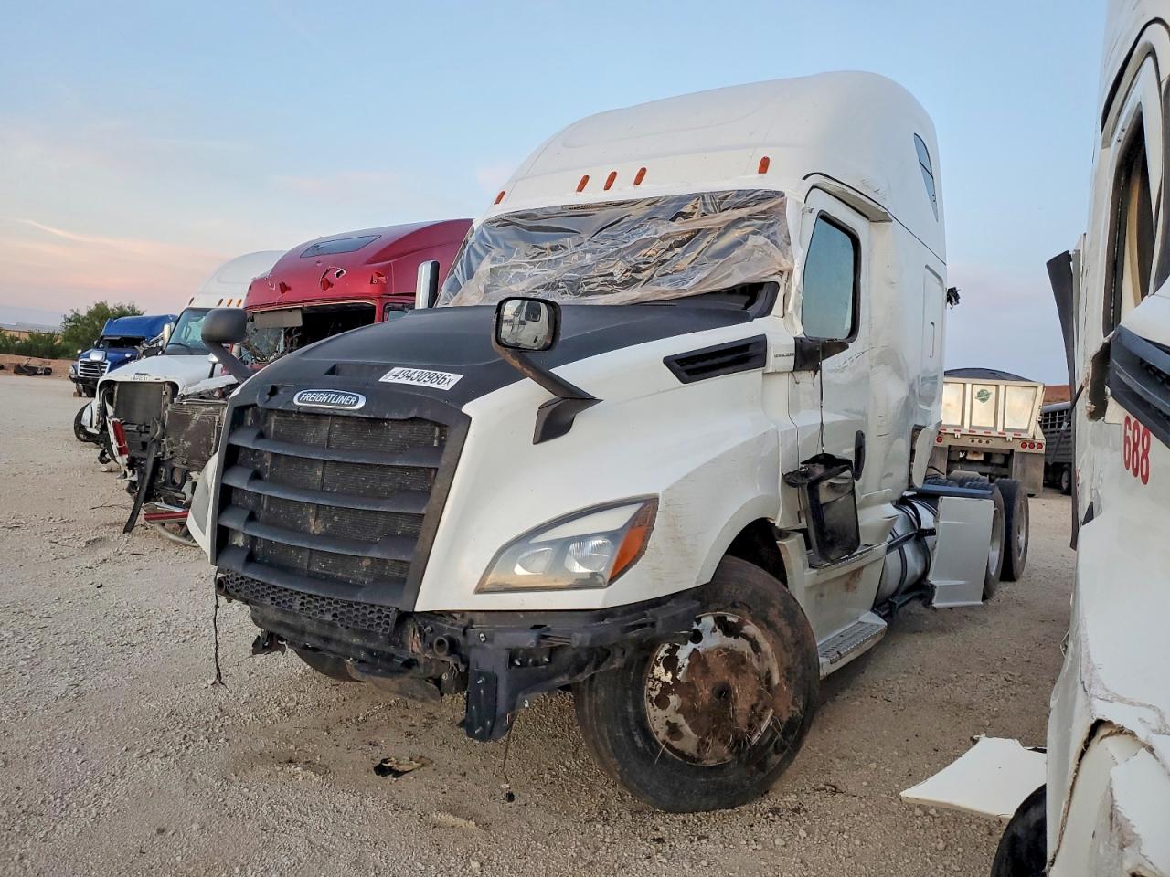 3AKJHHDR3MSMT4404 · 2021 FREIGHTLINER CASCADIA 126 · 2/10