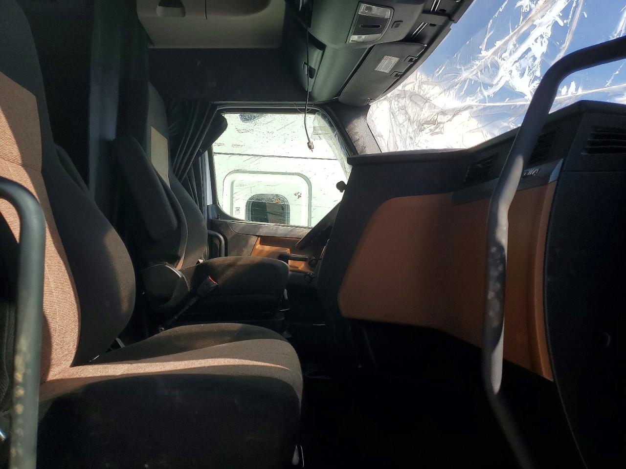 3AKJHHDR3MSMT4404 · 2021 FREIGHTLINER CASCADIA 126 · 5/10