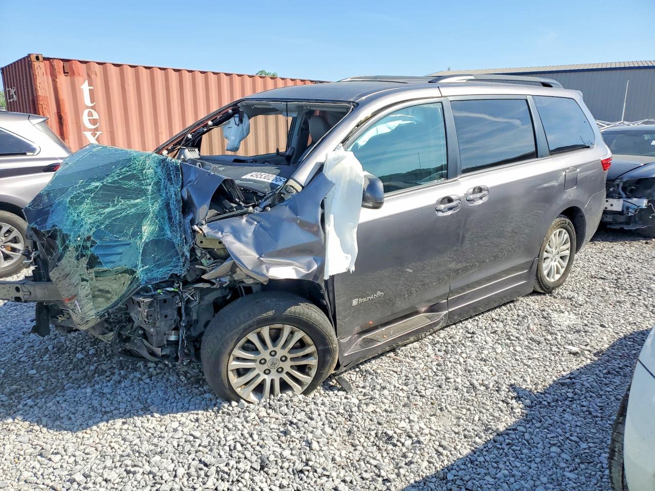 5TDYZ3DC2HS881386 · 2017 TOYOTA SIENNA