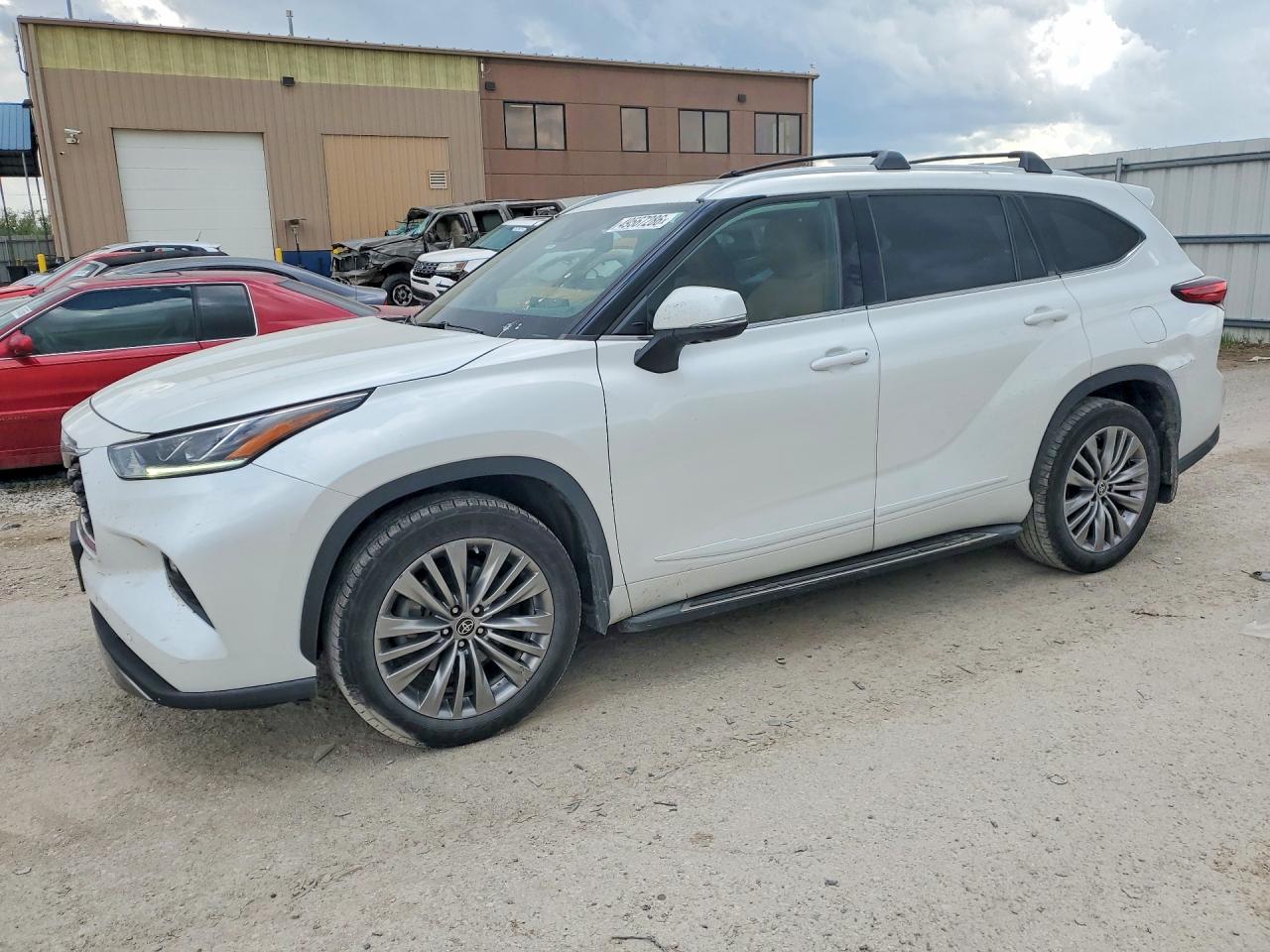 5TDFZRBH9NS176170 · 2022 TOYOTA HIGHLANDER