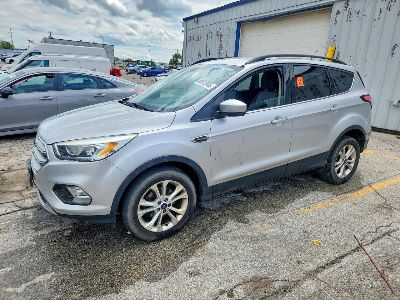 1FMCU0GD7HUD92923 · 2017 FORD ESCAPE