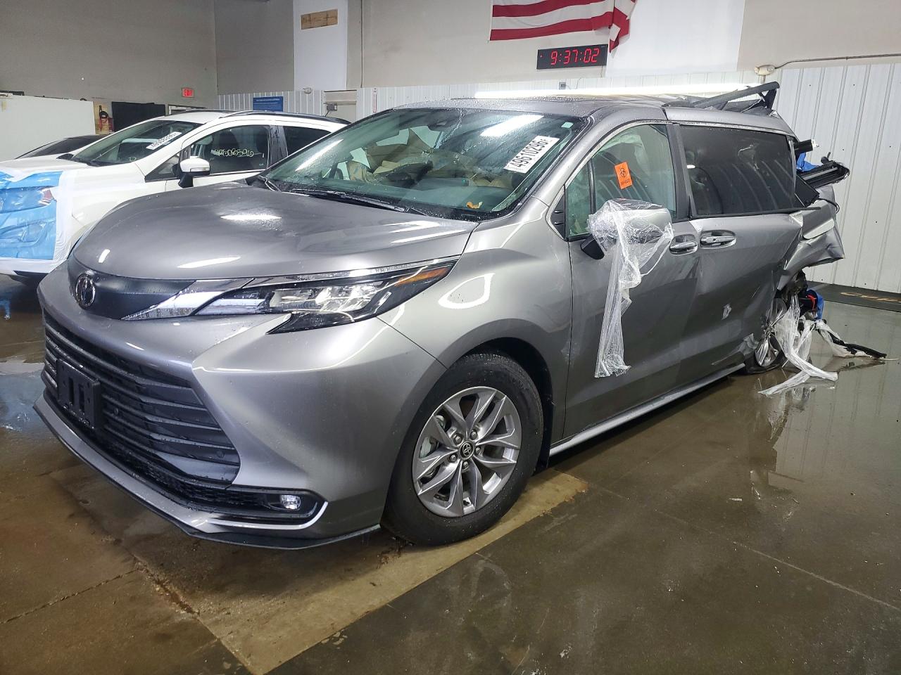 5TDYSKFC1TS248432 · 2026 TOYOTA SIENNA