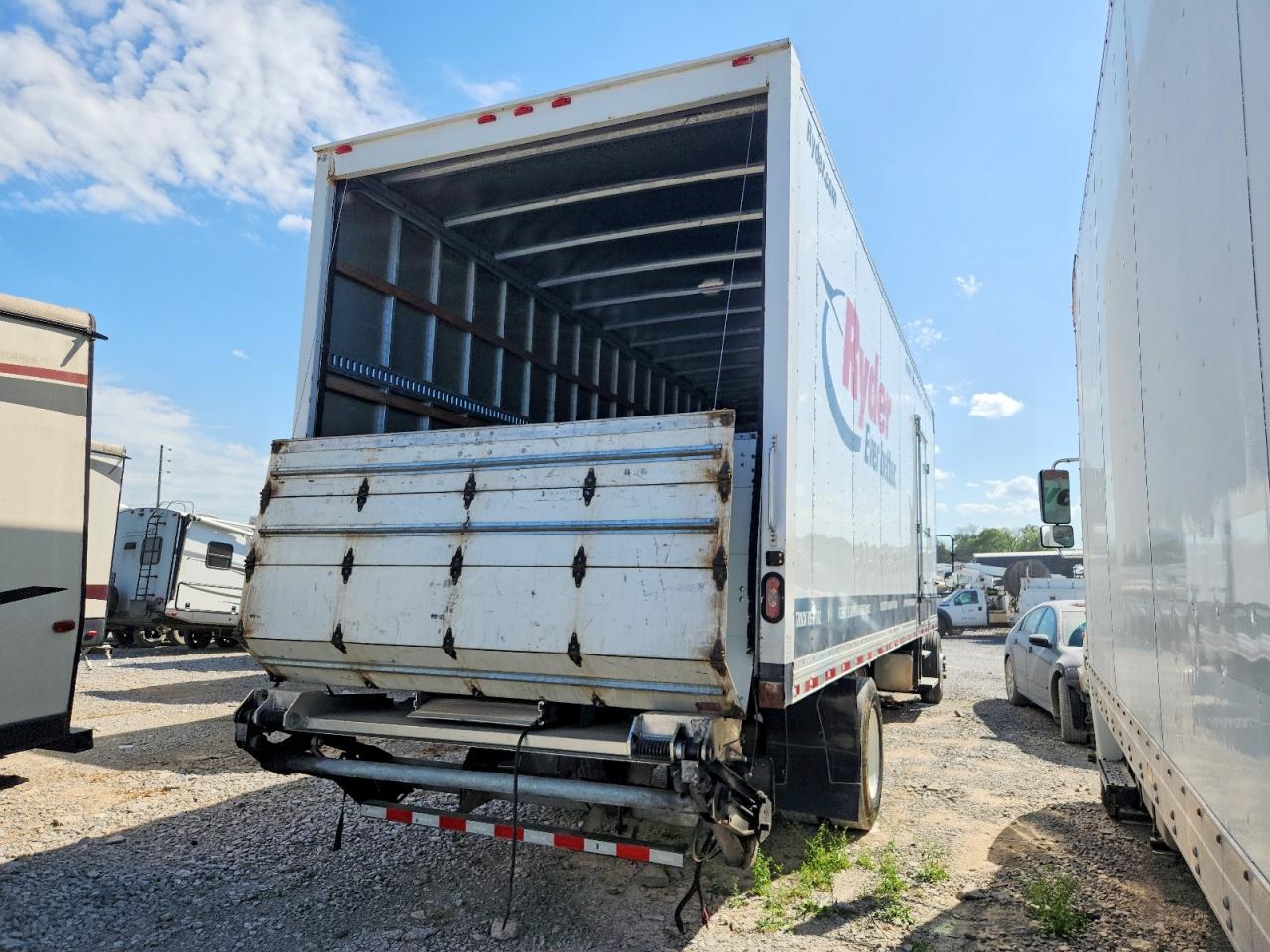 3ALACWFC9KDKW8138 · 2019 FREIGHTLINER M2 · 4/10