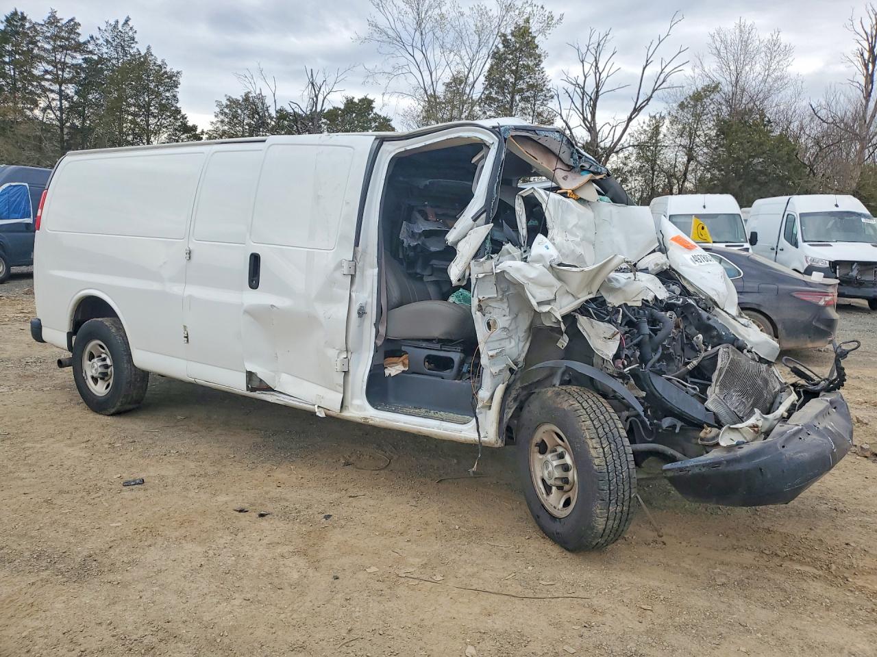 1GCWGBFG7K1240018 · 2019 CHEVROLET EXPRESS G2500 · 4/13