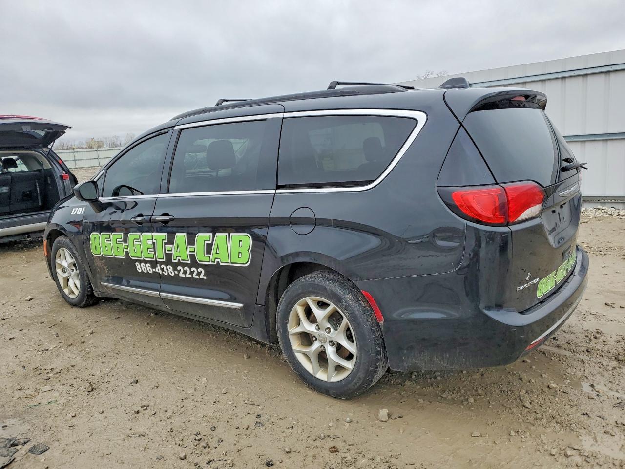 2C4RC1BGXHR579420 · 2017 CHRYSLER PACIFICA · 2/13