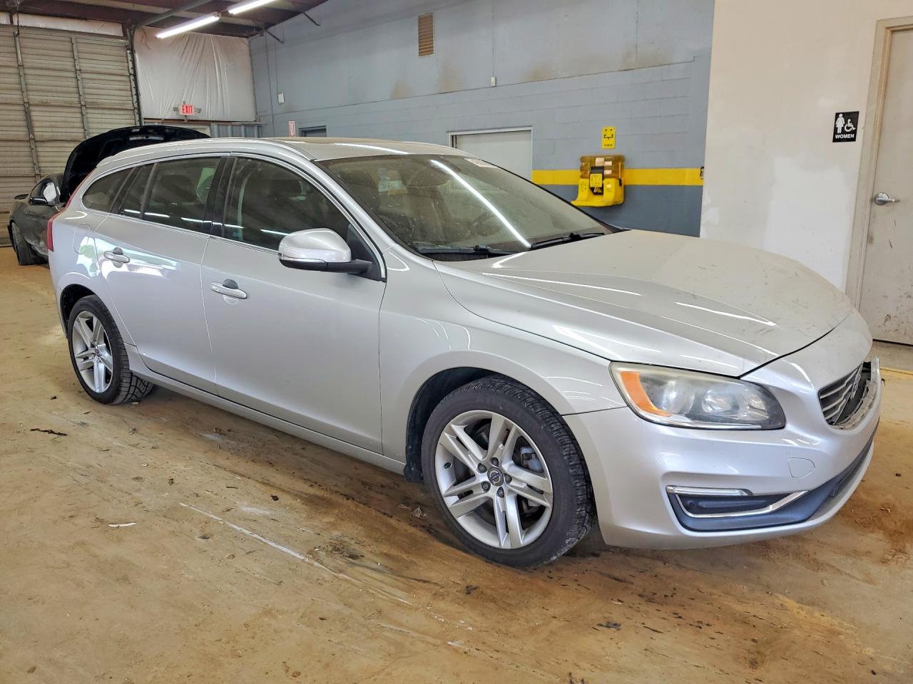 YV140MEK1F1255062 · 2015 VOLVO V60 · 4/12