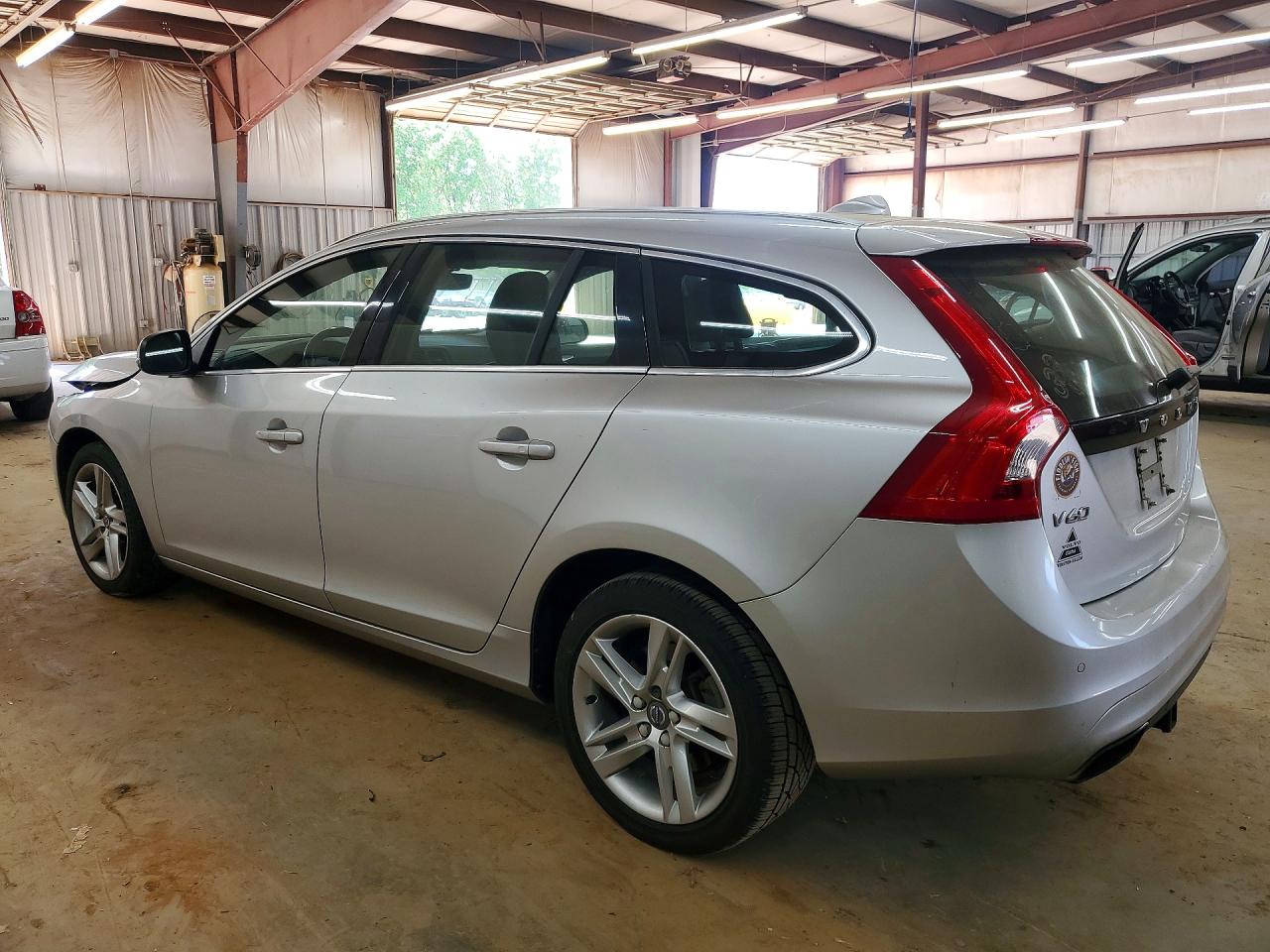 YV140MEK1F1255062 · 2015 VOLVO V60 · 2/12