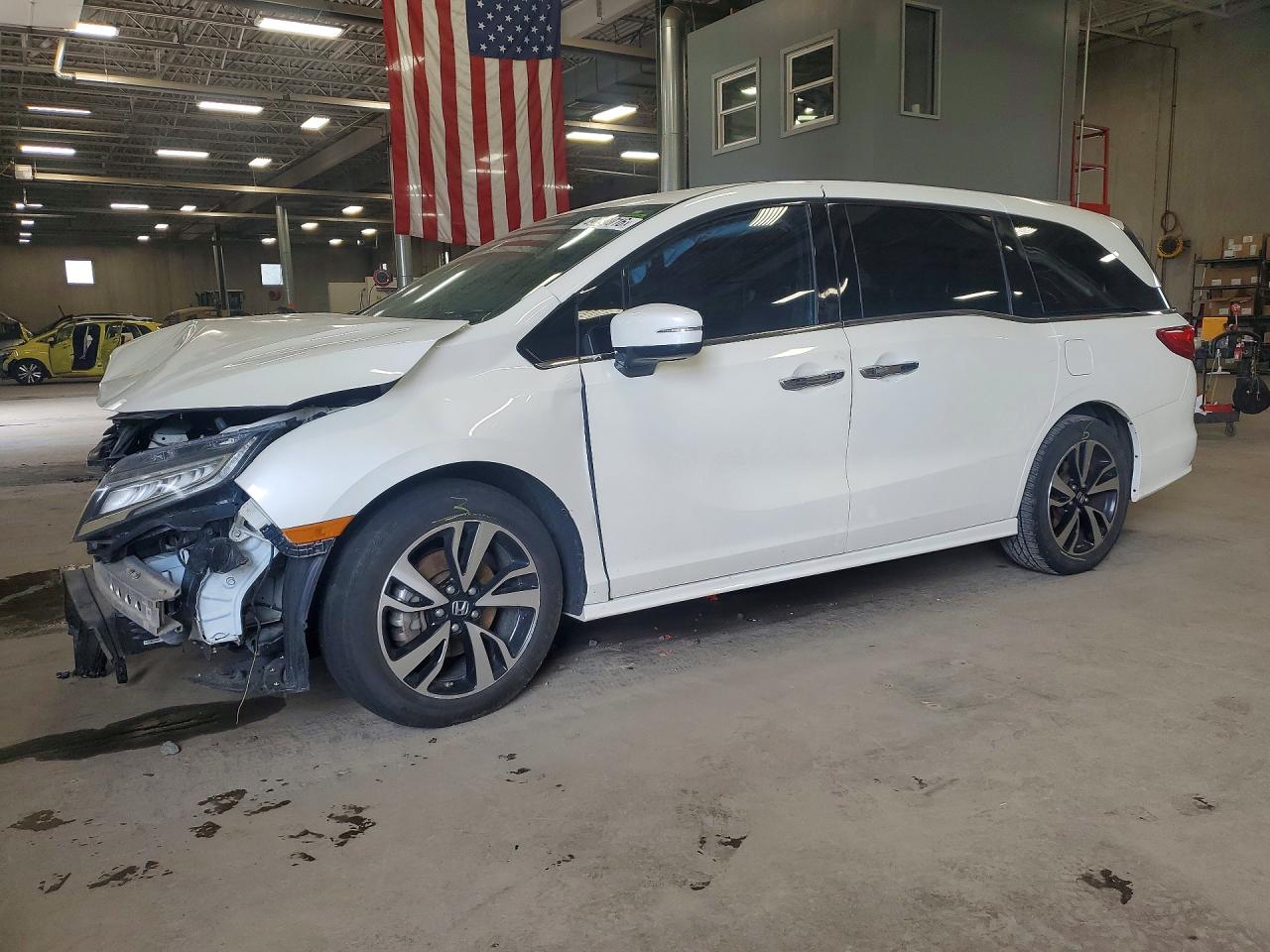 5FNRL6H98JB050796 · 2018 HONDA ODYSSEY