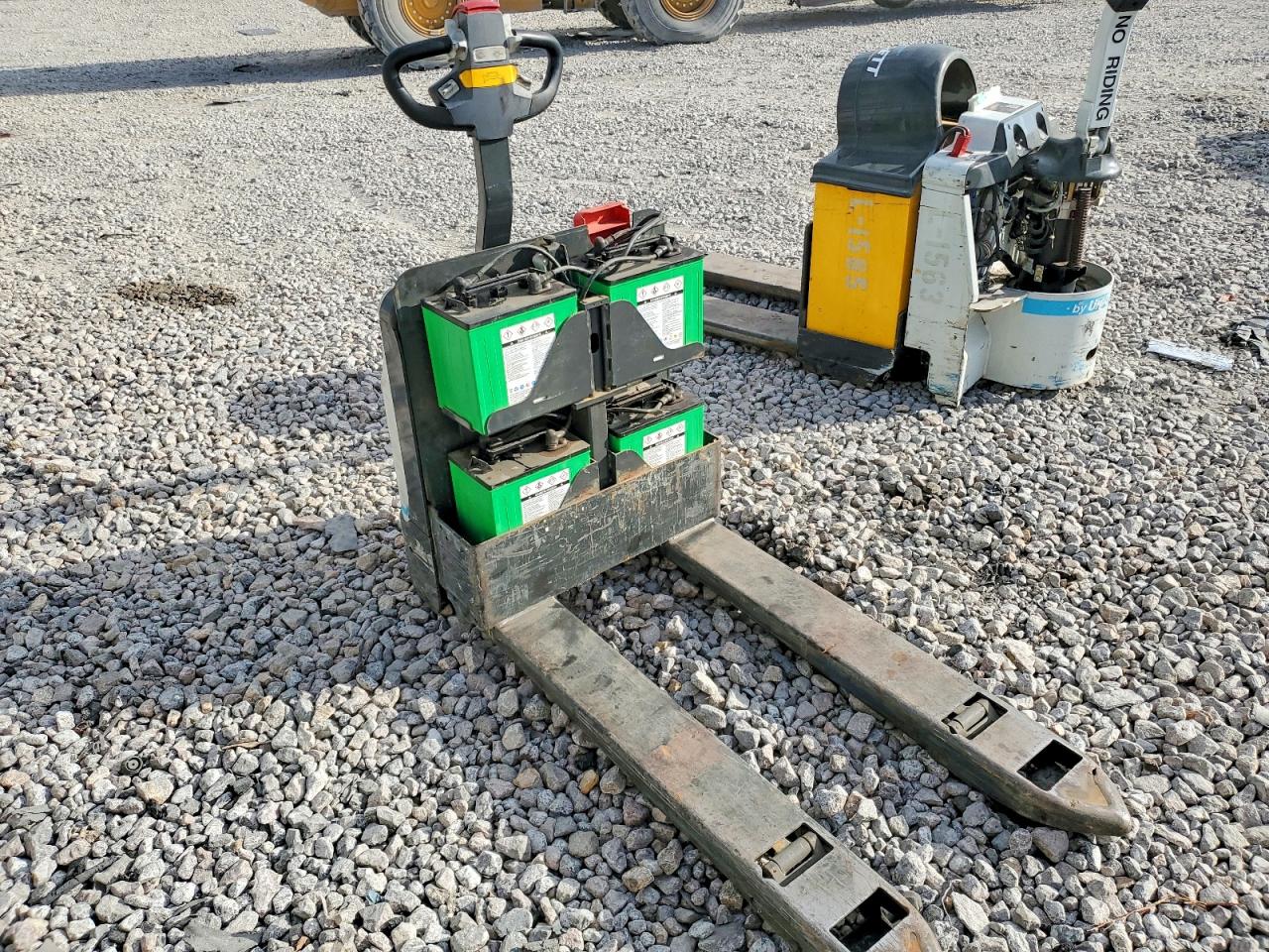 2016 UNICARIERS FORKLIFT