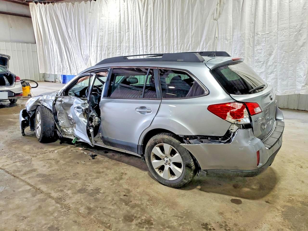 4S4BRBJC2C3251247 · 2012 SUBARU OUTBACK · 2/13