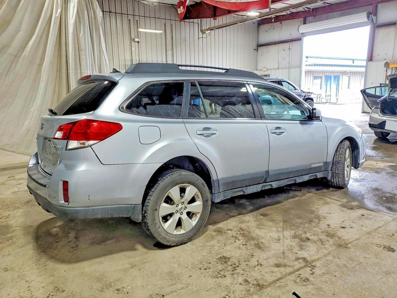 4S4BRBJC2C3251247 · 2012 SUBARU OUTBACK · 3/13