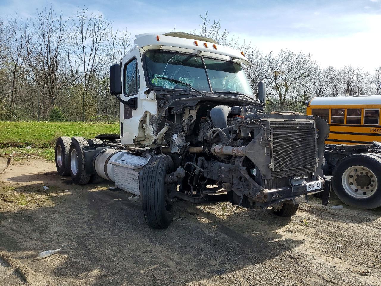3AKJGEDV2FSGB5803 · 2015 FREIGHTLINER CASCADIA 125