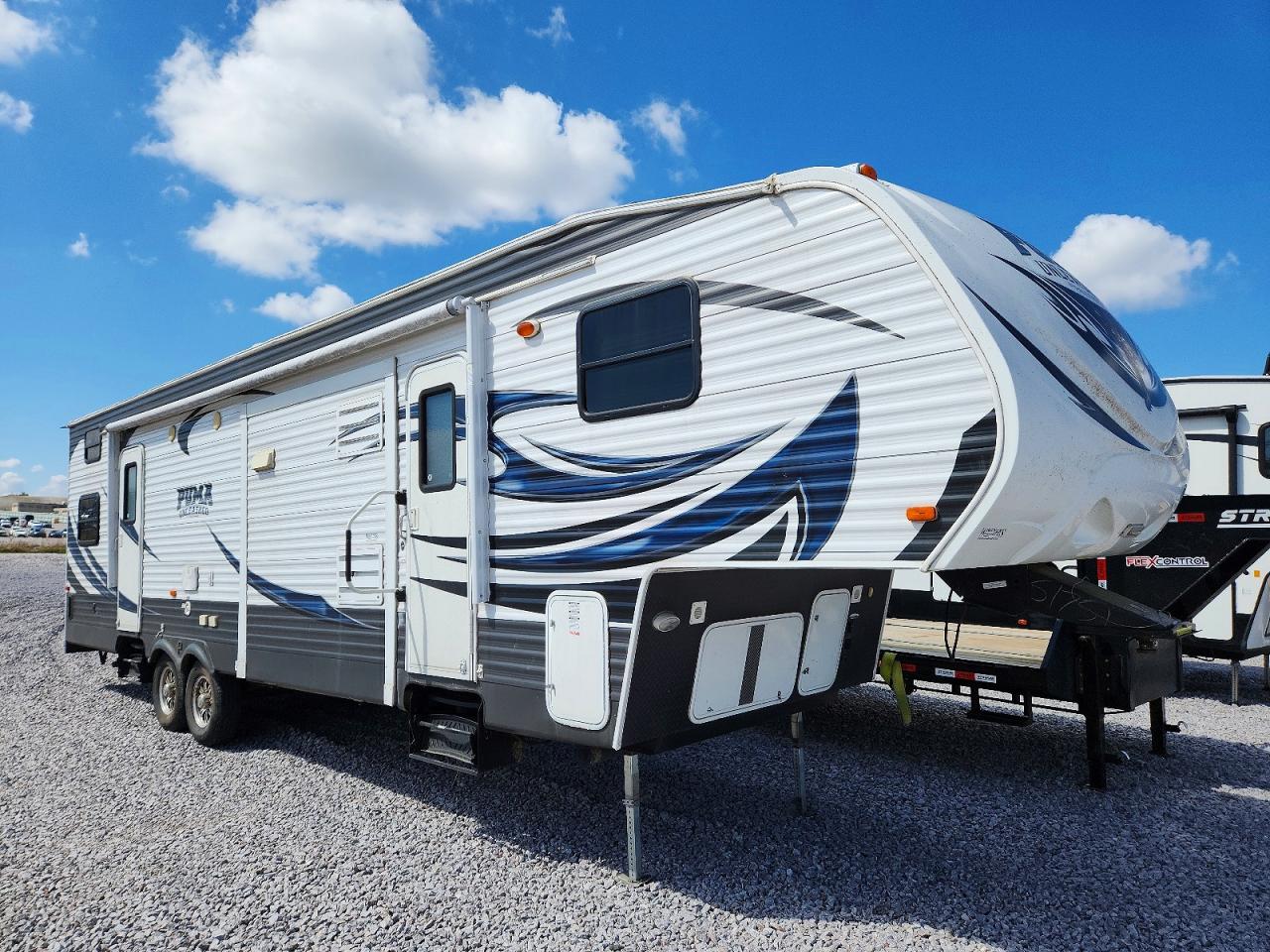 2015 FOREST RIVER PUMA