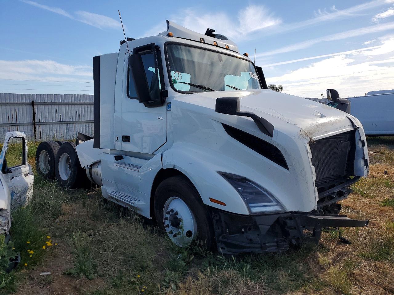 2024 VOLVO VN