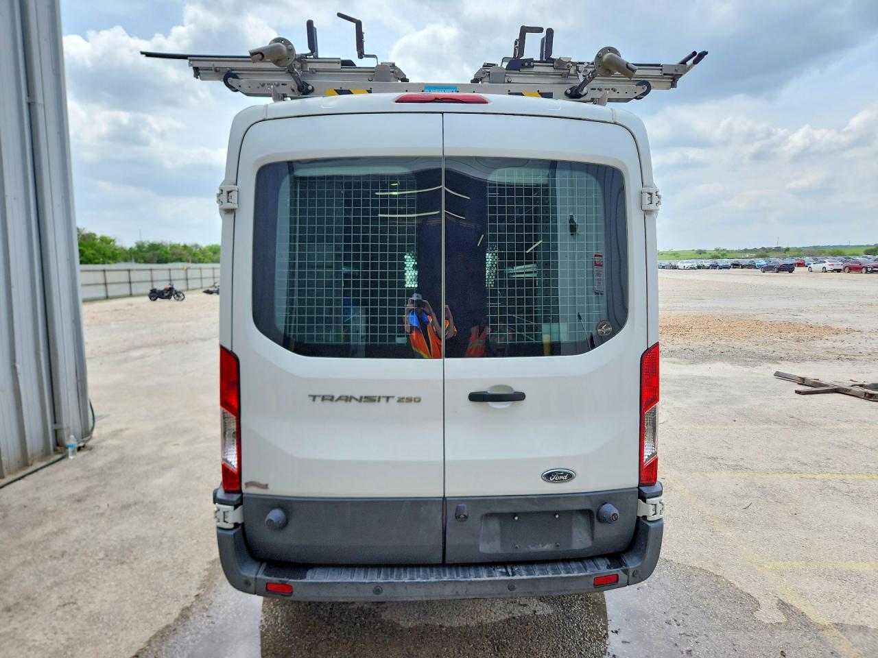 1FTYR2CM7HKA16389 · 2017 FORD TRANSIT · 6/12