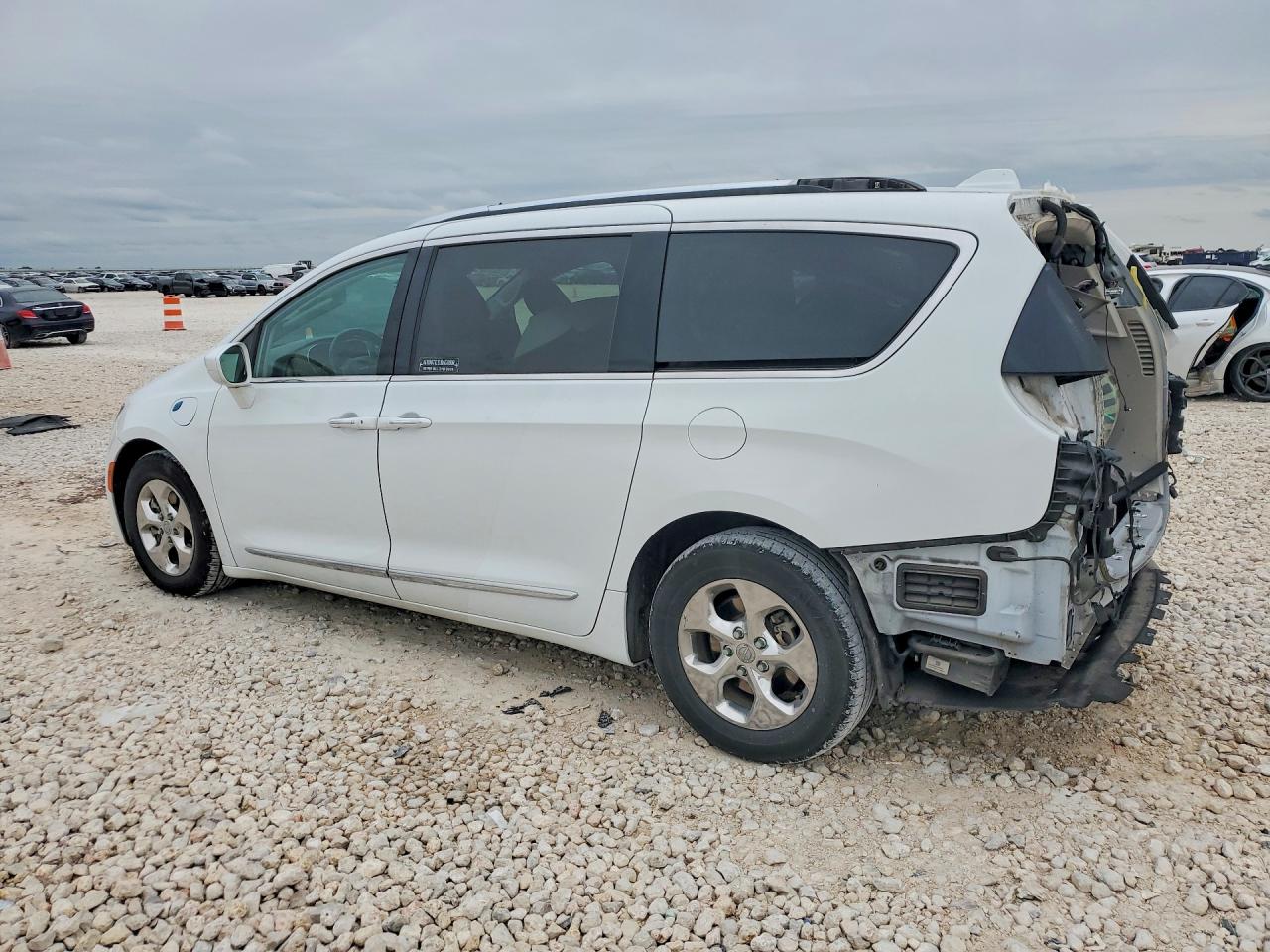 2C4RC1L77JR258312 · 2018 CHRYSLER PACIFICA · 2/14