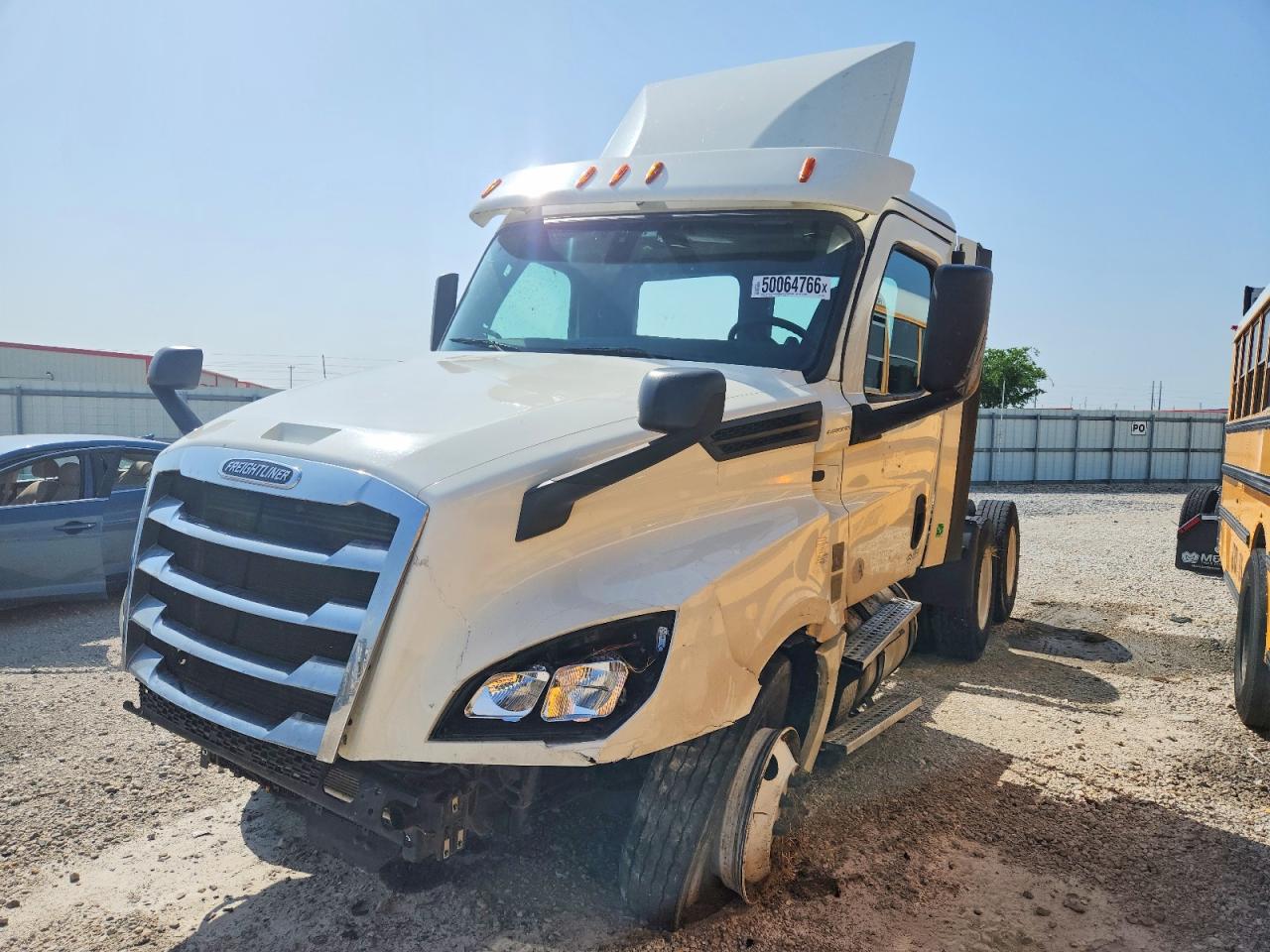 3AKJHLDVXJSJT1051 · 2018 FREIGHTLINER CASCADIA 126 · 2/10