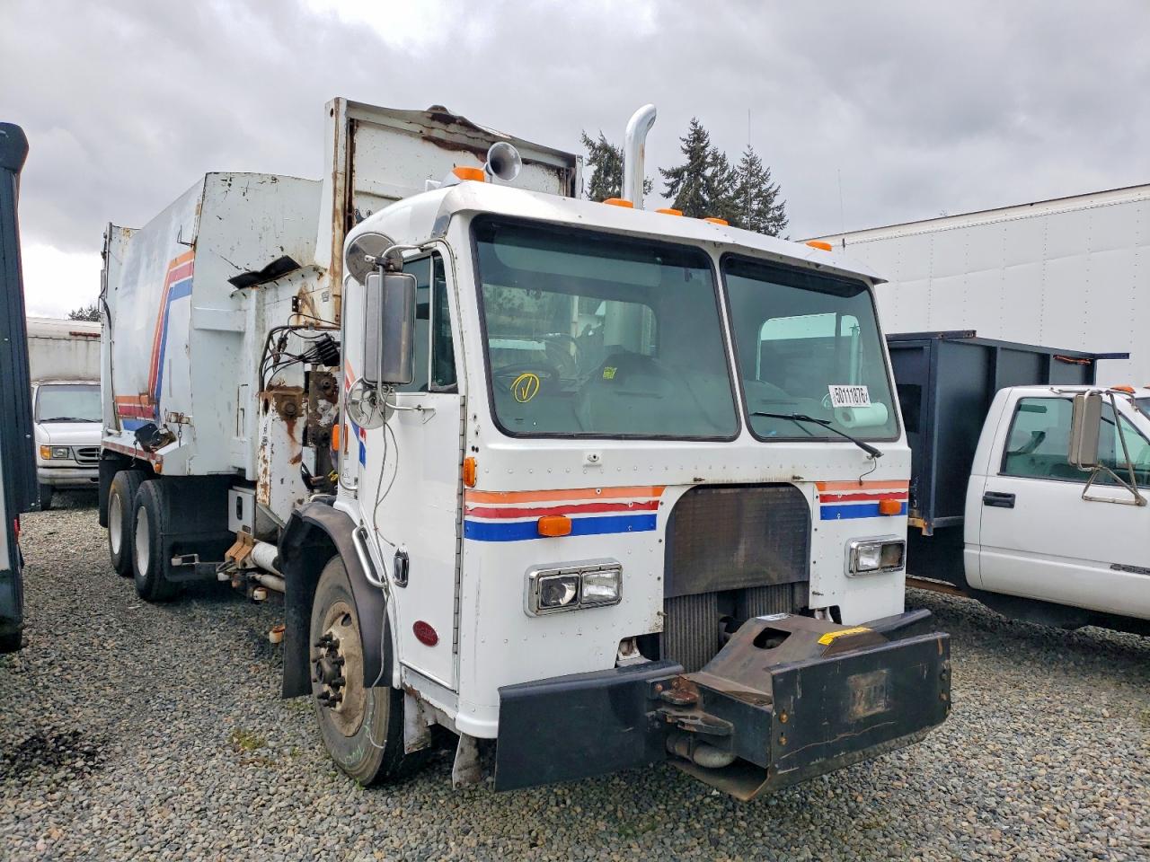 2007 PETERBILT 320
