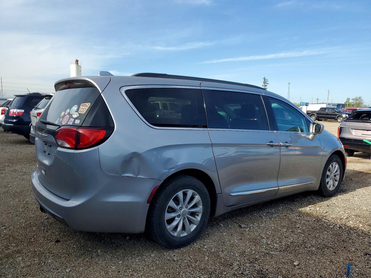 2C4RC1BG2HR770670 · 2017 CHRYSLER PACIFICA · 3/12